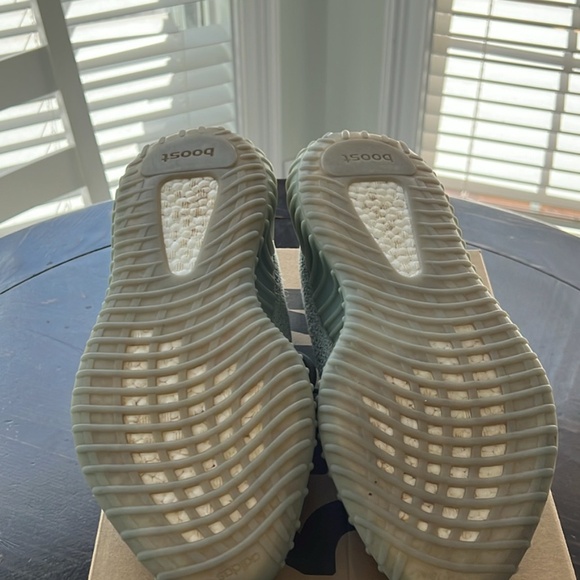 Mens Yeezys 350 V2 Boost salt size 9.5 main image 5
